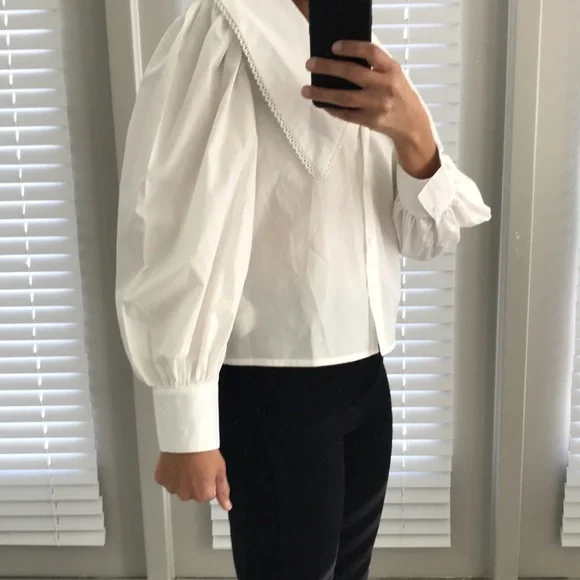 Q2 Button-Front Ruffle Shirt Embroidered Peter Pan collar Size S - Picture 2 of 15